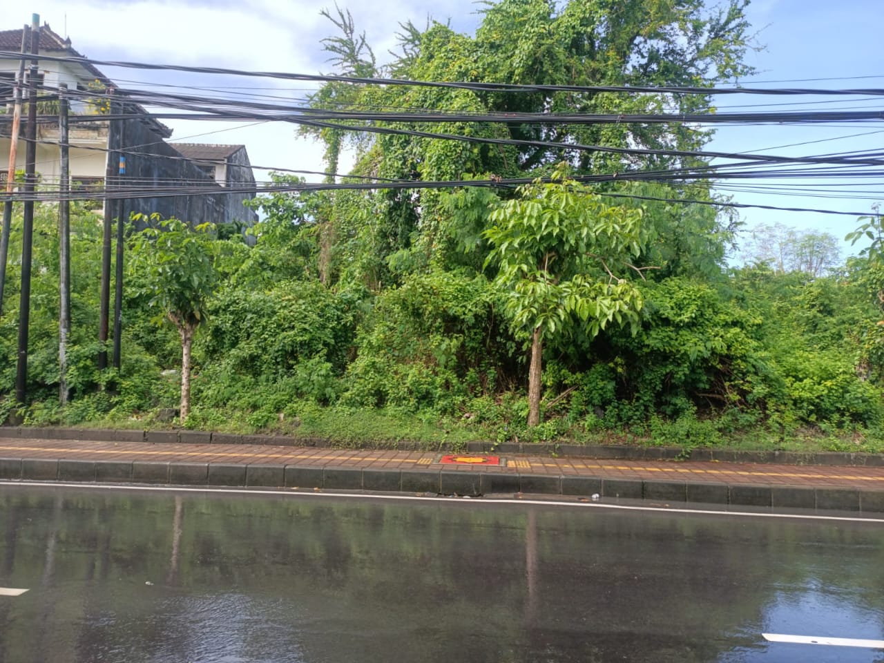 Jual Dijual Tanah di Jalan By Pass Ngurah Rai (Depan Kantor BCA). Mumbul. - Real Estate di Bali & Indonesia